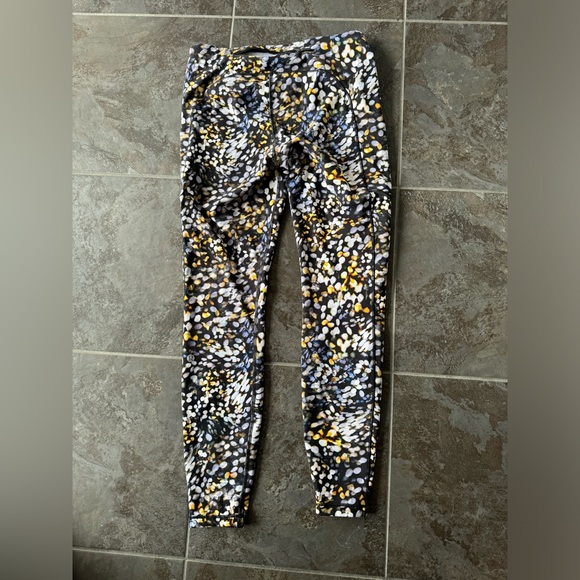 Wunder train lululemon leggings With pockets. - Picture 2 of 3